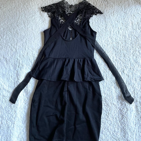 Size: Small - Picture 2 of 3